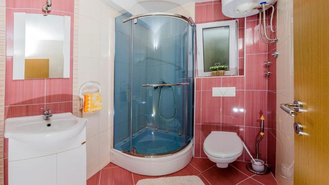 Apartments Andrijanic Baska Voda Phòng bức ảnh