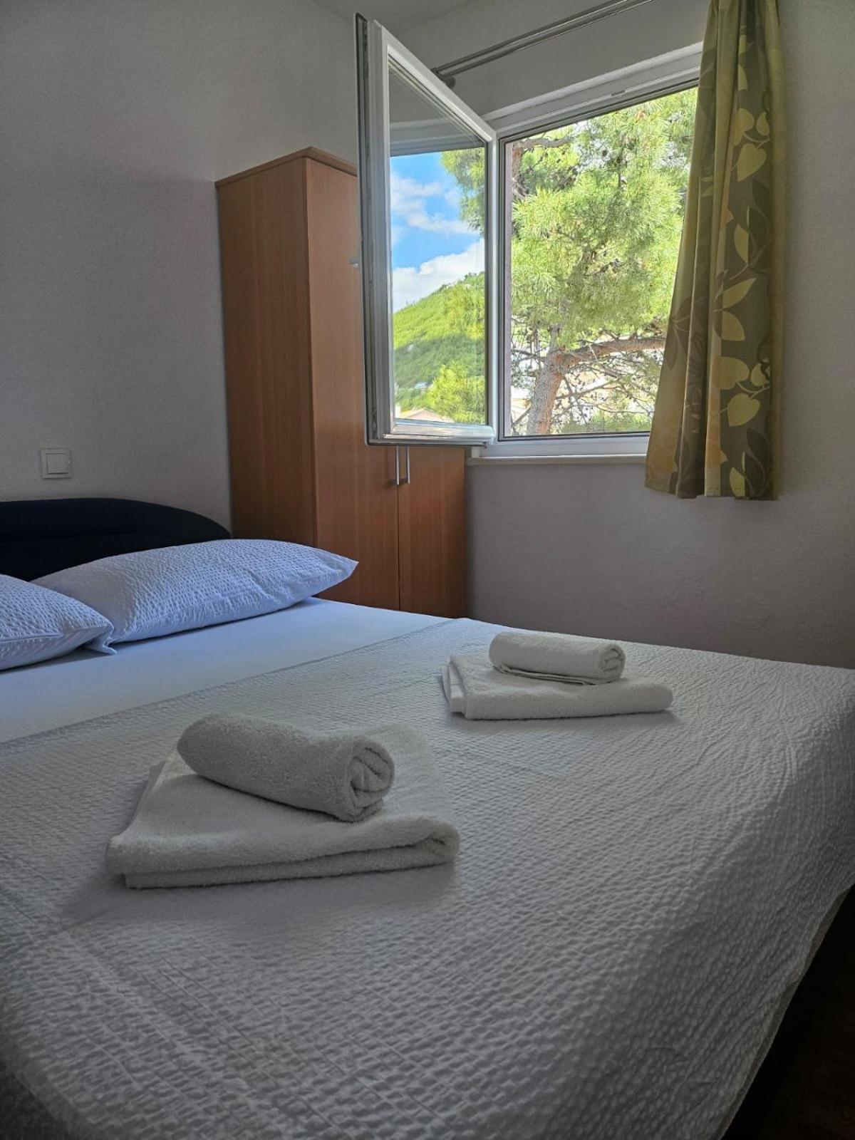 Apartments Andrijanic Baska Voda Phòng bức ảnh