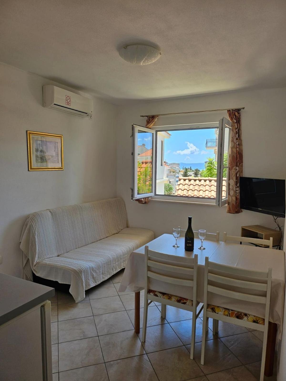 Apartments Andrijanic Baska Voda Phòng bức ảnh
