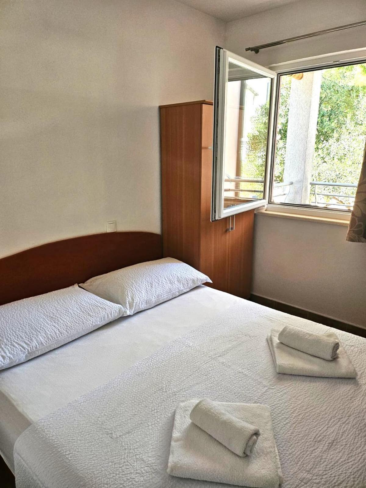 Apartments Andrijanic Baska Voda Phòng bức ảnh